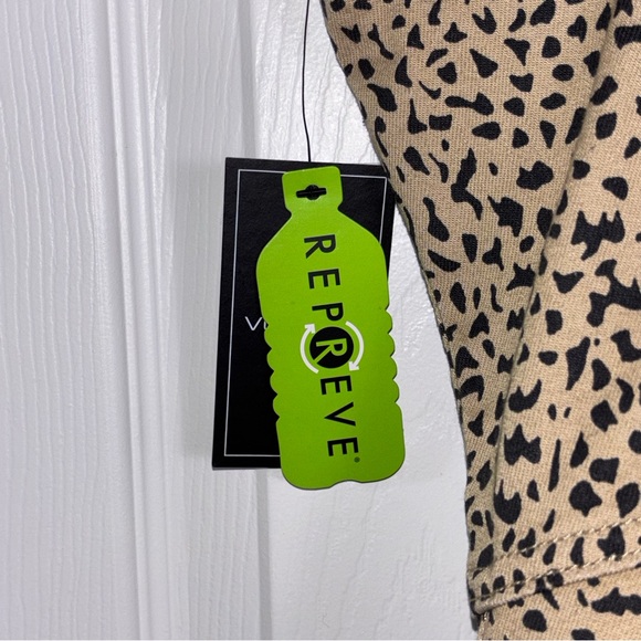 Volcom Liberator Leopard Print Button Front Romper Overalls NWT Size Small 4/6 - Picture 7 of 8